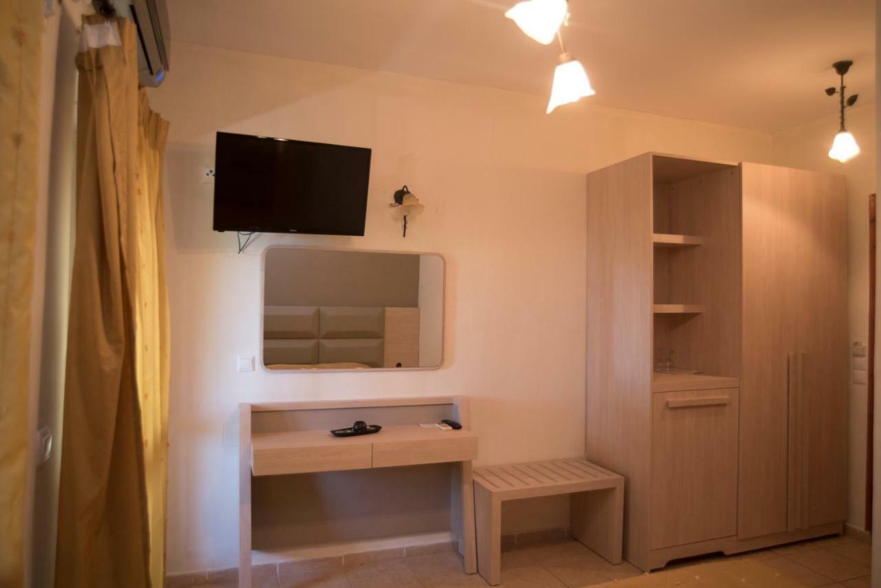 T'Aloni Hotel Chortata ภายนอก รูปภาพ